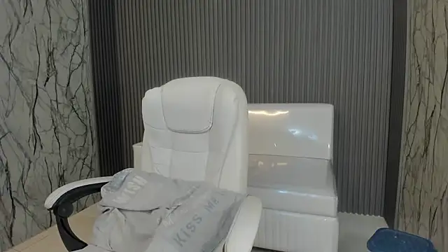 Snapshot of mady_musex chatting on February 25, 2026, 3:18 am mady musex online show from February 25, 2026, 3:18 am