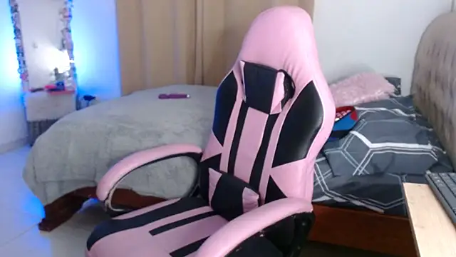 Angiegranados online show from April 17, 2026, 2:03 am