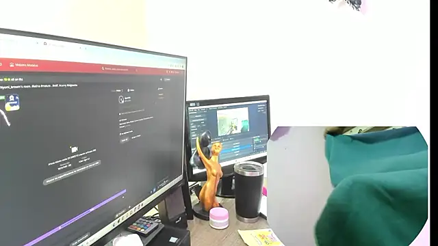 Snapshot of Nyomi_browm chatting on February 26, 2026, 5:18 am Nyomi browm online show from February 26, 2026, 5:18 am