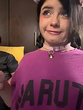 Snapshot of EmilyAndAndrew chatting on February 20, 2026, 3:58 am EmilyAndAndrew online show from February 20, 2026, 3:58 am