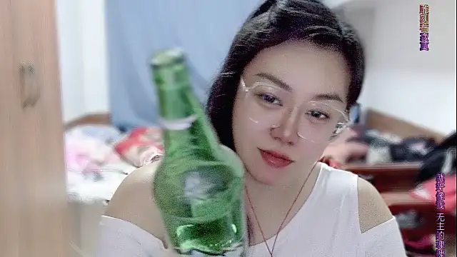 yingying1222 online show from April 23, 2026, 12:29 pm