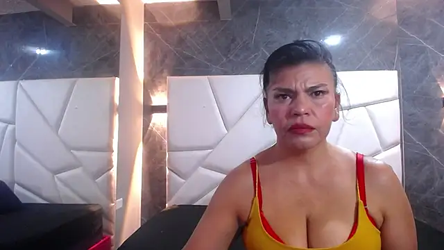 jennifer 0717 online show from March 17, 2026, 1:19 am