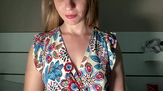 petiteetoile online show from June 12, 2026, 2:48 pm