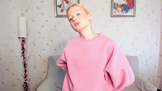 Snapshot of LolaStusse chatting on February 15, 2026, 8:13 am LolaStusse online show from February 15, 2026, 8:13 am