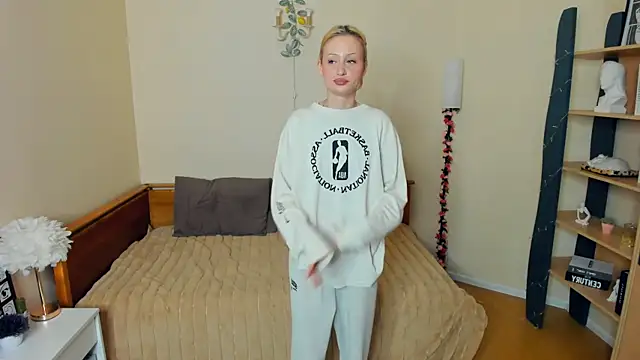 Snapshot of LolaStusse chatting on March 1, 2026, 7:52 am LolaStusse online show from March 1, 2026, 7:52 am