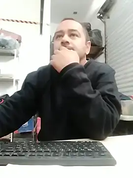 OMARMEX1 online show from April 13, 2026, 2:21 pm