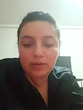 Snapshot of MajoArias chatting on February 14, 2026, 5:29 am MajoArias online show from February 14, 2026, 5:29 am