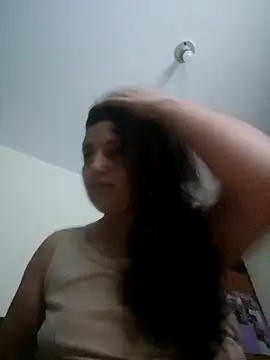 Snapshot of MajoArias chatting on February 10, 2026, 7:51 am MajoArias online show from February 10, 2026, 7:51 am