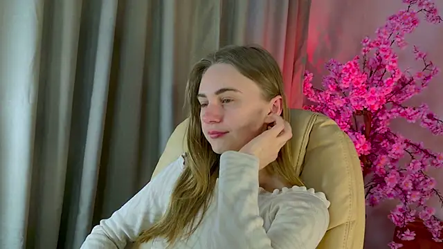 Erica Grace online show from April 5, 2026, 7:59 am