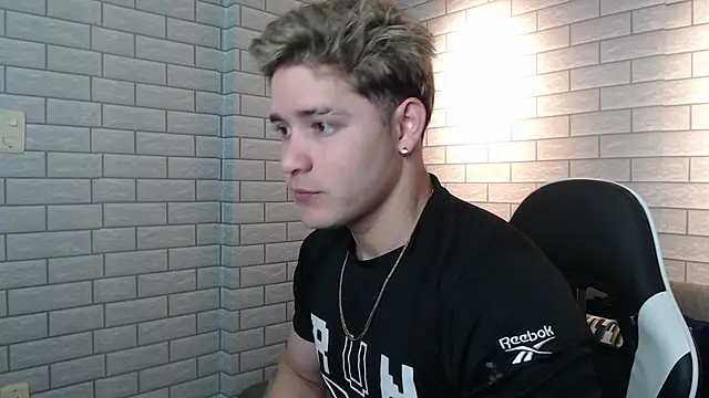 rayan linxx online show from March 23, 2026, 7:47 pm