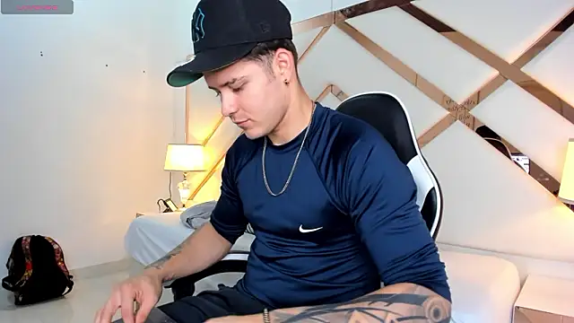 Snapshot of rayan_linxx chatting on February 19, 2026, 7:00 pm rayan linxx online show from February 19, 2026, 7:00 pm