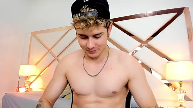 rayan linxx online show from April 16, 2026, 7:47 pm