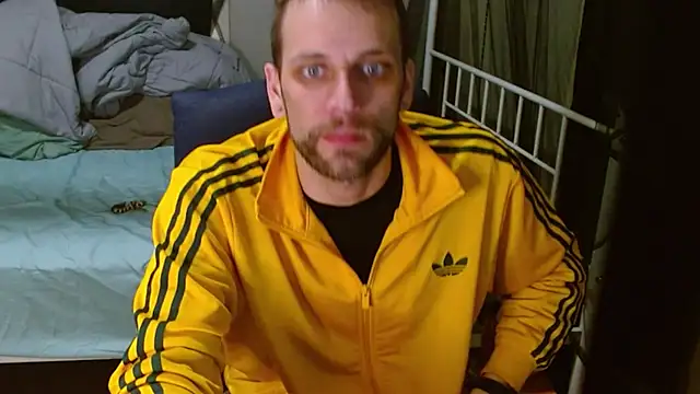 Snapshot of cguffey2284 chatting on February 18, 2026, 12:30 am cguffey2284 online show from February 18, 2026, 12:30 am