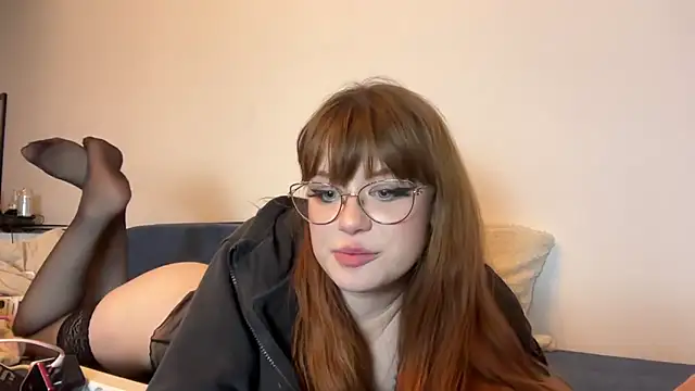 Sophiirose online show from April 15, 2026, 5:28 pm