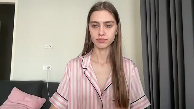 Snapshot of SonyaSweety chatting on February 22, 2026, 12:35 am SonyaSweety online show from February 22, 2026, 12:35 am