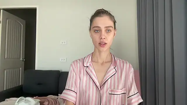 Snapshot of SonyaSweety chatting on February 21, 2026, 2:57 am SonyaSweety online show from February 21, 2026, 2:57 am