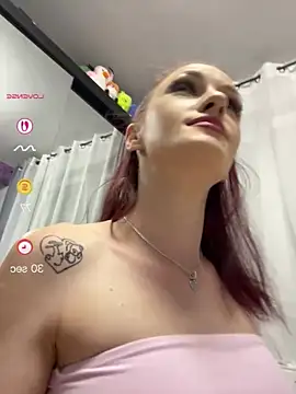 Snapshot of Roxyfoxyyy chatting on July 14, 2026, 7:31 pm Roxyfoxyyy online show from July 14, 2026, 7:31 pm