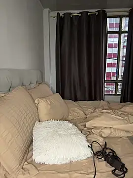 Snapshot of RachelWeisz_ chatting on February 15, 2026, 11:09 am RachelWeisz online show from February 15, 2026, 11:09 am