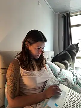 Snapshot of RachelWeisz_ chatting on May 2, 2026, 12:54 pm RachelWeisz online show from May 2, 2026, 12:54 pm