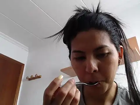 Snapshot of ZeforAitanna chatting on February 17, 2026, 2:25 pm ZeforAitanna online show from February 17, 2026, 2:25 pm