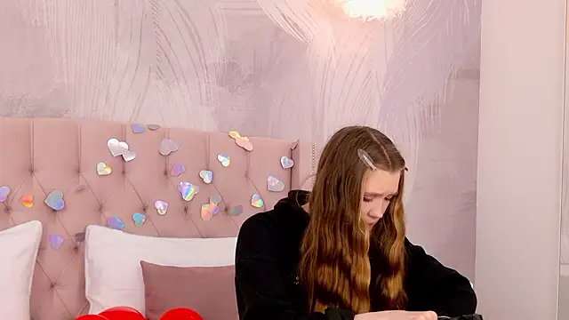 Snapshot of StacyHicks chatting on February 14, 2026, 3:12 pm StacyHicks online show from February 14, 2026, 3:12 pm