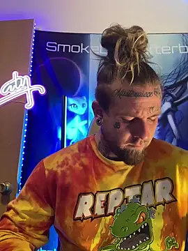 Snapshot of Smokebluntafterblunt chatting on February 17, 2026, 11:57 pm Smokebluntafterblunt online show from February 17, 2026, 11:57 pm