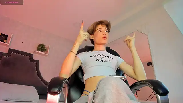 Snapshot of AngelDoll_1 chatting on February 13, 2026, 5:07 am AngelDoll 1 online show from February 13, 2026, 5:07 am