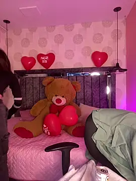 Snapshot of alahia_pink chatting on February 24, 2026, 4:24 am alahia pink online show from February 24, 2026, 4:24 am