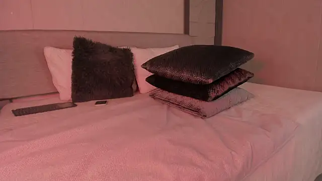 alicee clark  online show from March 27, 2026, 12:52 am