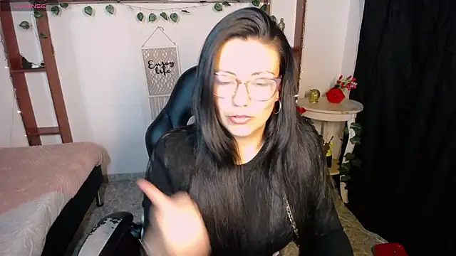 Snapshot of QueenRose94 chatting on February 23, 2026, 12:39 pm QueenRose94 online show from February 23, 2026, 12:39 pm