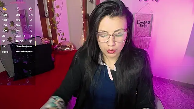 Snapshot of QueenRose94 chatting on February 27, 2026, 12:27 pm QueenRose94 online show from February 27, 2026, 12:27 pm