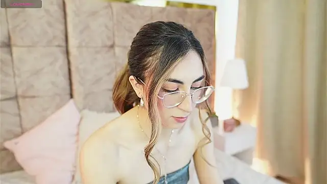 Snapshot of EmmaClark__ chatting on February 21, 2026, 1:57 pm EmmaClark online show from February 21, 2026, 1:57 pm