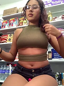 Snapshot of Rylia chatting on February 16, 2026, 3:54 pm Rylia online show from February 16, 2026, 3:54 pm