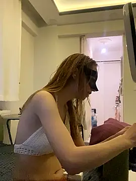 seluna baby online show from April 3, 2026, 8:15 pm