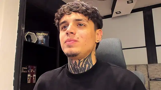 Declan-Foxx online show from April 16, 2026, 9:39 pm