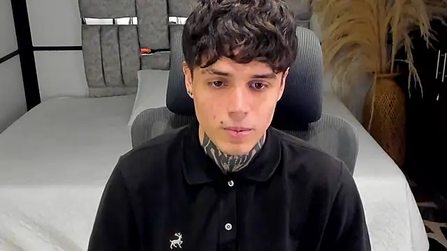 Declan-Foxx online show from April 20, 2026, 8:10 pm