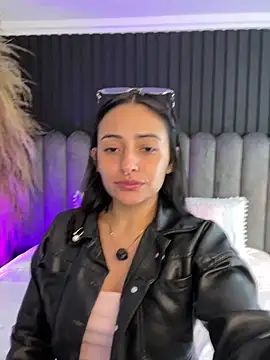 Nanda vixen  online show from May 23, 2026, 7:02 pm