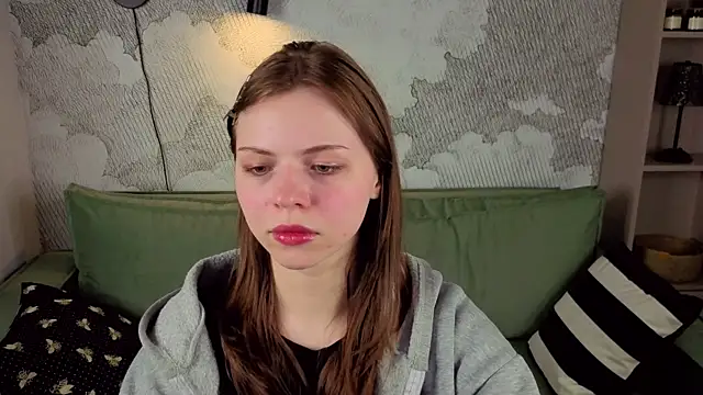 Snapshot of LesleySky chatting on March 1, 2026, 8:20 pm LesleySky online show from March 1, 2026, 8:20 pm