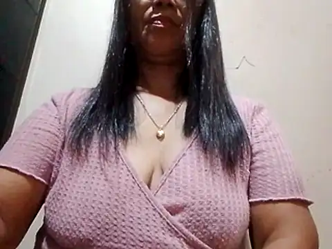 Snapshot of suzzie_hot chatting on February 9, 2026, 11:41 am suzzie hot online show from February 9, 2026, 11:41 am