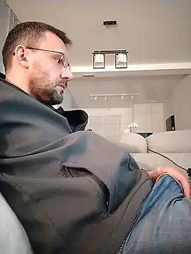 defaktor online show from April 17, 2026, 8:55 pm