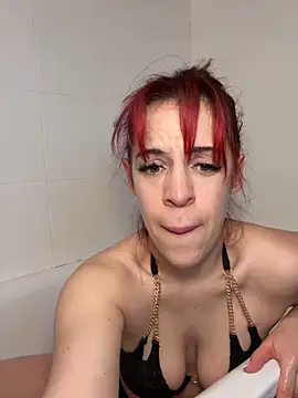 Snapshot of Roxysophie chatting on February 25, 2026, 6:35 am Roxysophie online show from February 25, 2026, 6:35 am