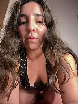 Latinaelisa online show from June 5, 2026, 3:44 am