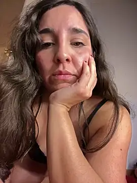 Snapshot of Latinaelisa chatting on June 10, 2026, 3:41 am Latinaelisa online show from June 10, 2026, 3:41 am