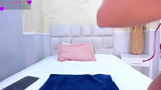 JazminMonroee  online show from March 27, 2026, 4:43 am