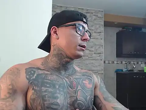 maxstrom111 online show from February 7, 2026, 5:43 pm