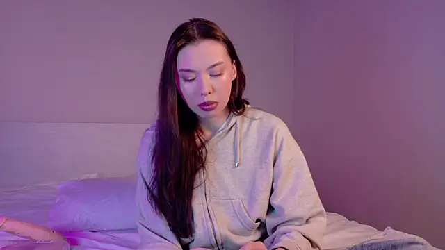 gwenonl1ne online show from April 2, 2026, 1:29 pm