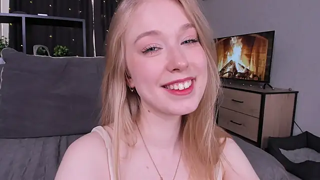 Snapshot of AmyLouWood chatting on June 3, 2026, 2:33 pm AmyLouWood online show from June 3, 2026, 2:33 pm