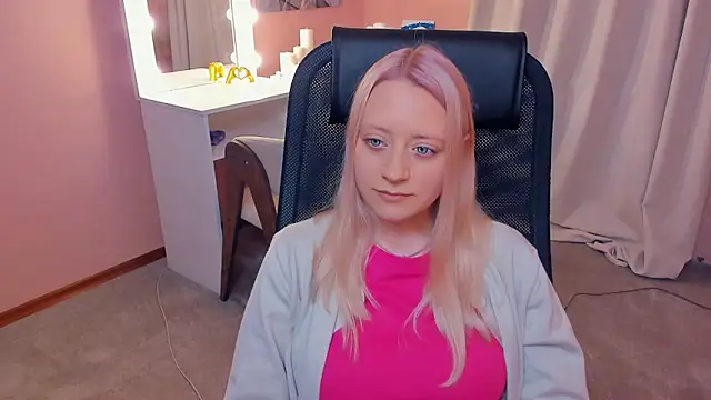 Snapshot of JamaLunney chatting on February 8, 2026, 2:04 pm JamaLunney online show from February 8, 2026, 2:04 pm