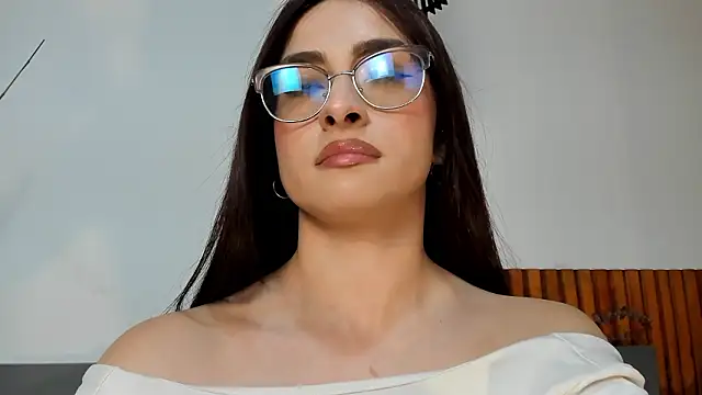 AndraCyruss online show from March 10, 2026, 11:53 pm