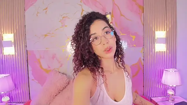 Woo isDaphne online show from April 2, 2026, 10:49 pm